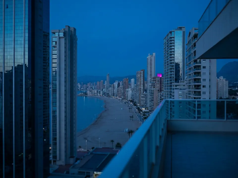 Torres de apartamentos junto al mar en Benidorm